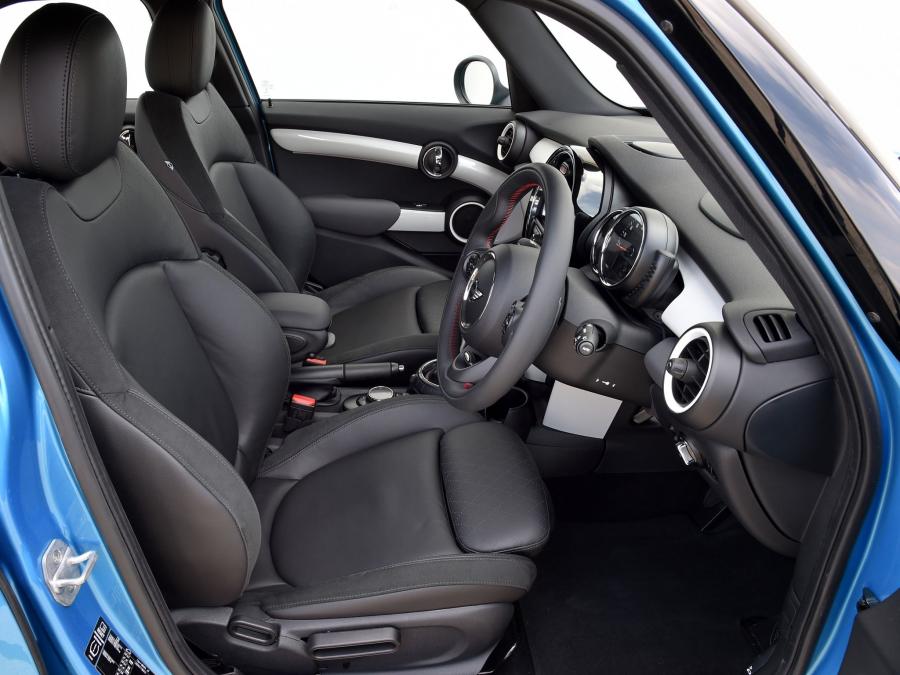  Mini Cooper SD 5-Door 2014 года  (UK) (фото 27 из 35)